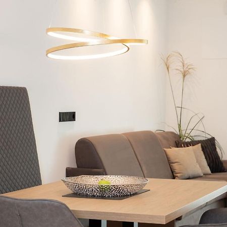 Nice Living Neue- Moderne Apartments Im Herzen Von Brixen - Kostenlose Brixencard - Ideal Fuer Familien, Paare, Geschaeftsreisende Und Allen Urlaubs Hungrigen Zewnętrze zdjęcie